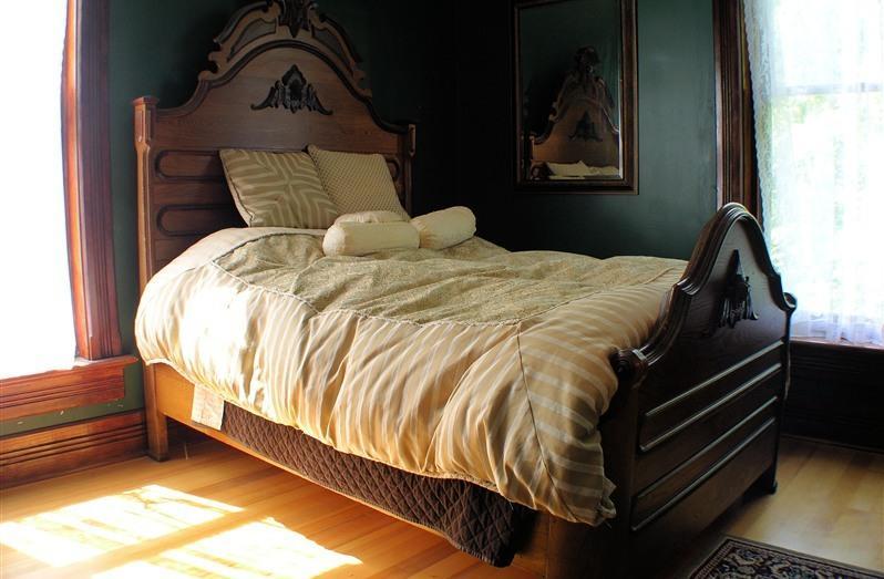 Whiskey Mansion Bed & Breakfast Saint Joseph Ruang foto