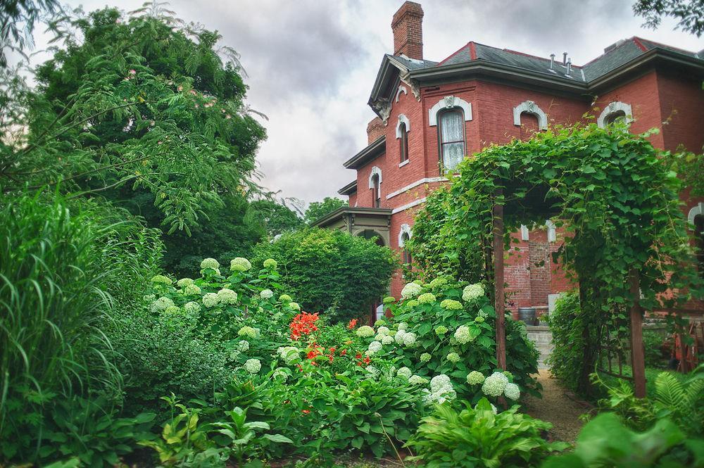 Whiskey Mansion Bed & Breakfast Saint Joseph Bagian luar foto