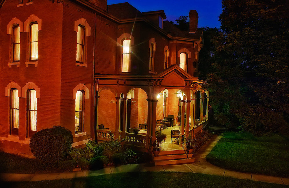 Whiskey Mansion Bed & Breakfast Saint Joseph Bagian luar foto