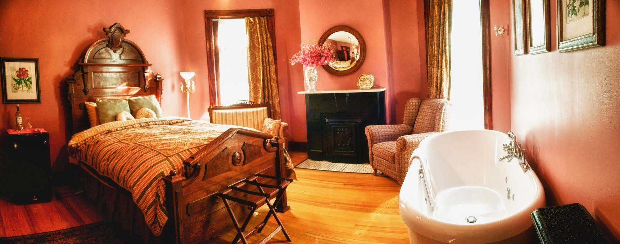 Whiskey Mansion Bed & Breakfast Saint Joseph Bagian luar foto